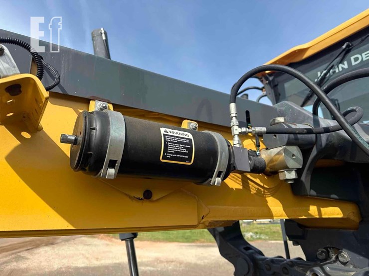 2014-deere-772gp-image-35