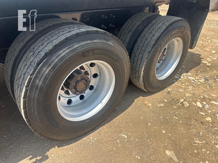 2021-mack-granite-64fr-image-13