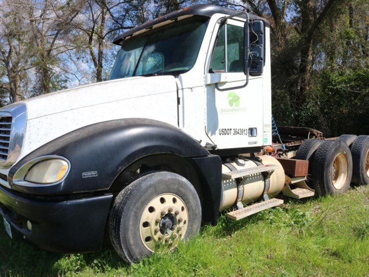 2007-freightliner-columbia-120-image-1