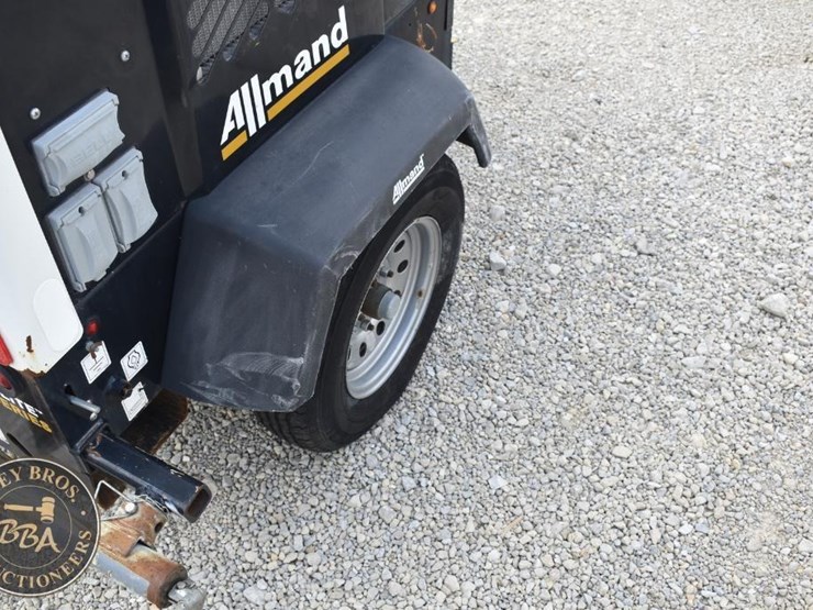 2019-allmand-bros-night-lite-v-series-image-26