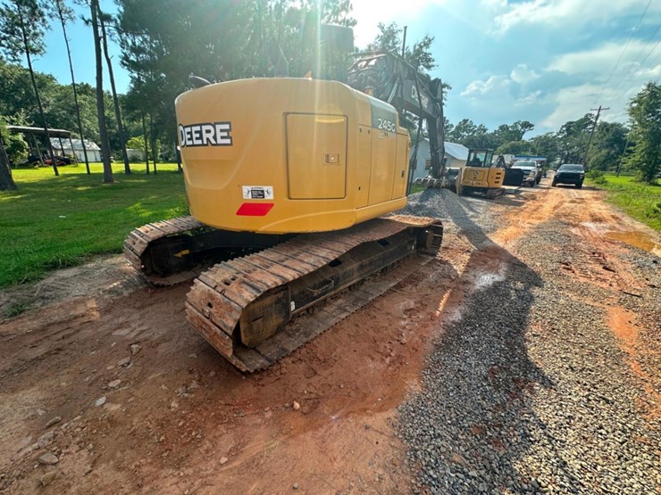 2018-deere-245g-lc-image-2