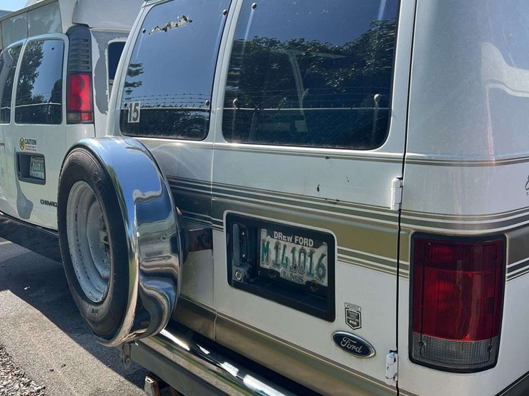 2002-ford-e250-image-7