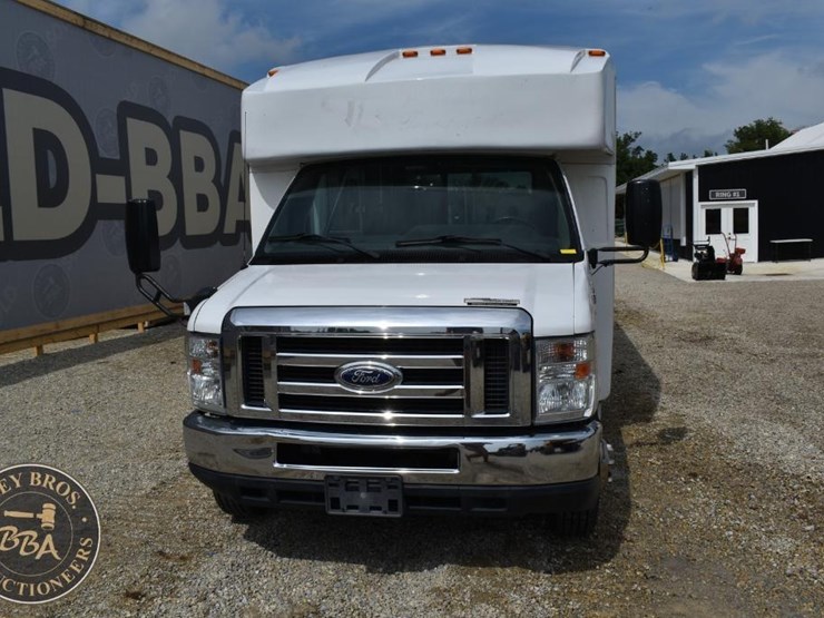 2014-ford-e350-image-19