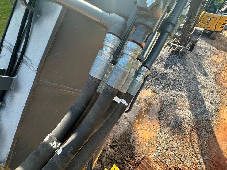 2018-deere-245g-lc-image-28