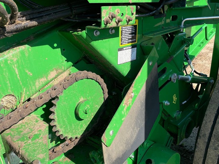 2023-john-deere-560m-image-34