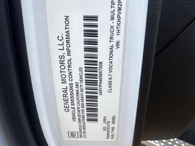 2023-chevrolet-6500-image-31