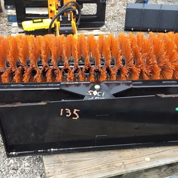 NEW GIYI Skid steer Sweeper