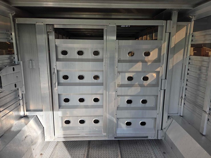 2017-8'x24'-eby-aluminum-livestock-trailer-image-55