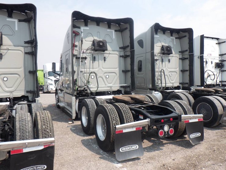 2024-freightliner-cascadia-126-image-8