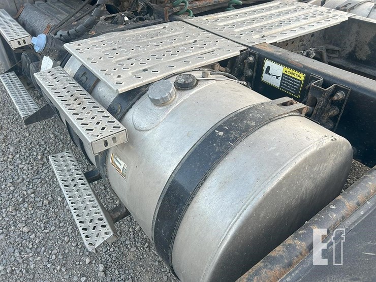 2012-mack-pinnacle-cxu613-image-13