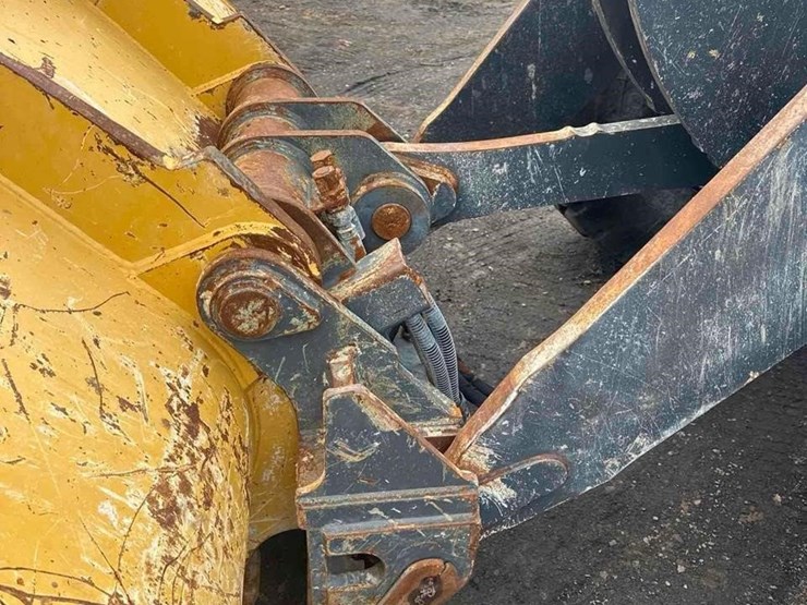 2019-deere-624l-image-31