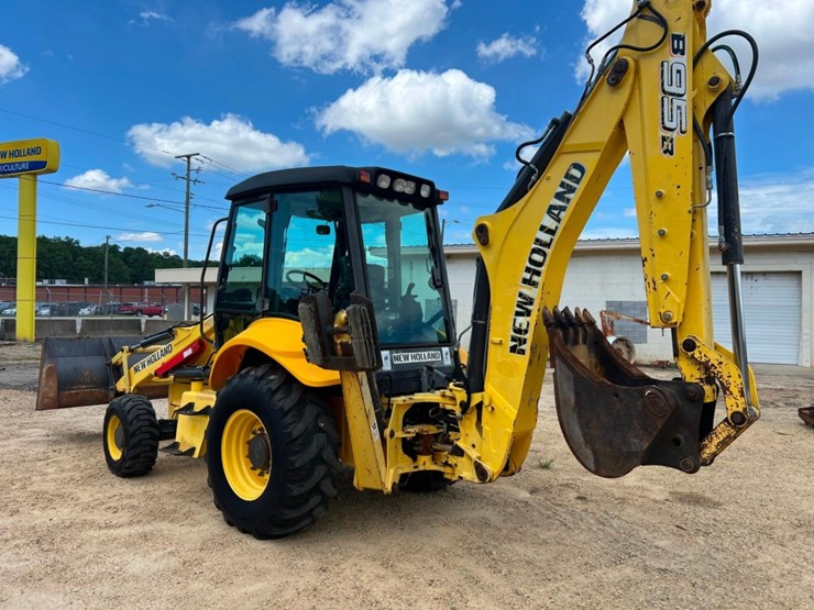 2011-new-holland-b95b-image-2