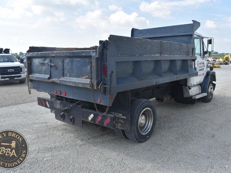 1999-freightliner-fl60-image-10
