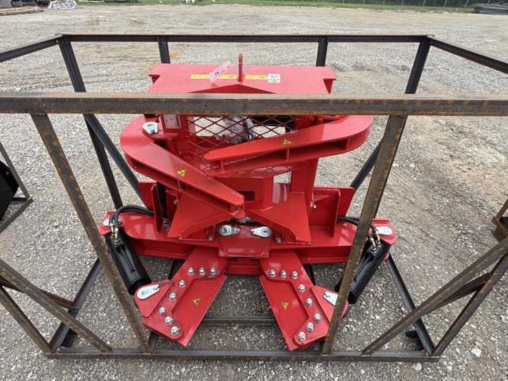 #82-•-skid-steer-tree-shears---3-cylinders-image-1