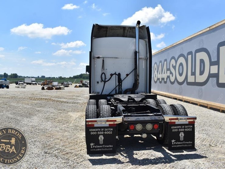 2011-kenworth-t660-image-13