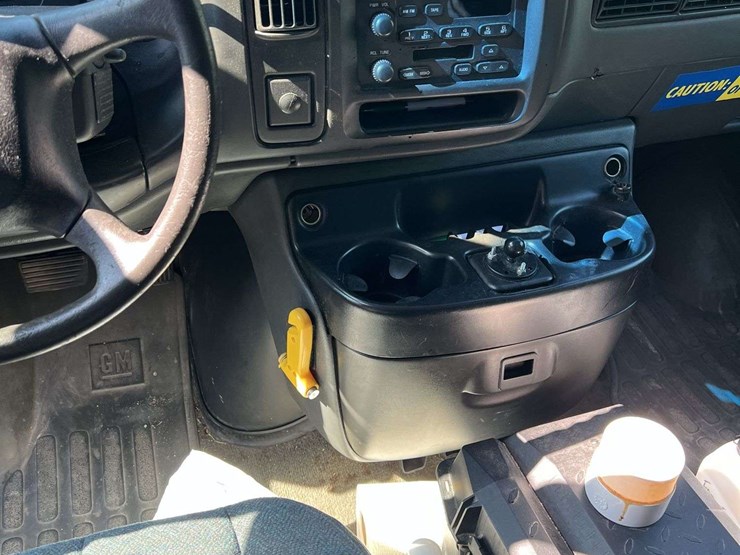 2001-chevrolet-express-3500-image-18