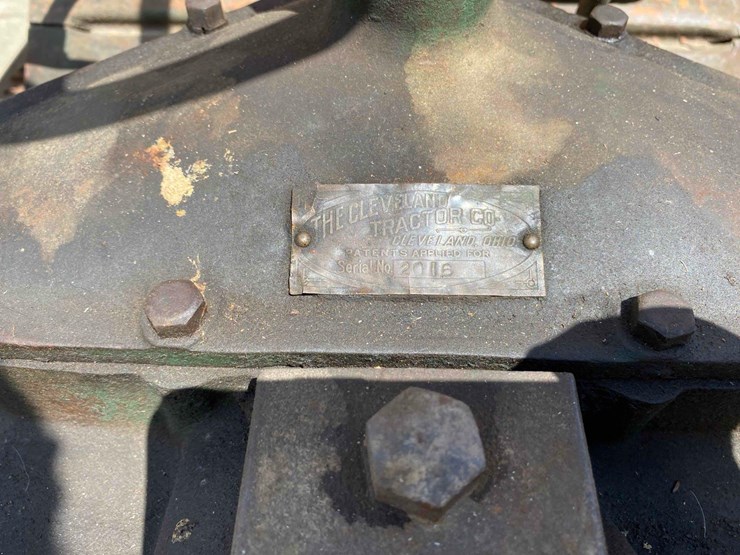 cletrac-crawler-tractor-image-19