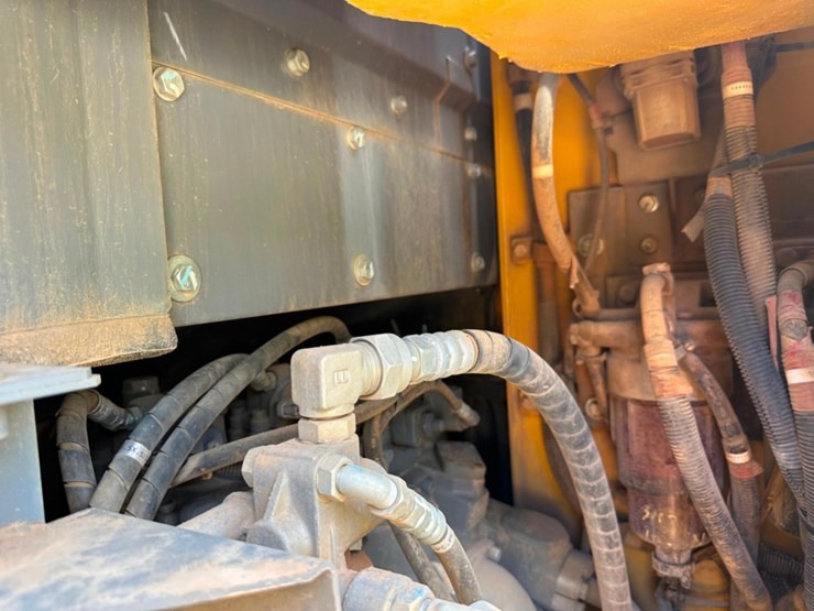 2018-deere-245g-lc-image-34