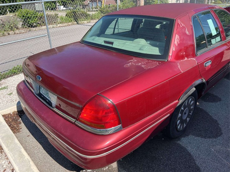 2003-ford-crown-victoria-image-7