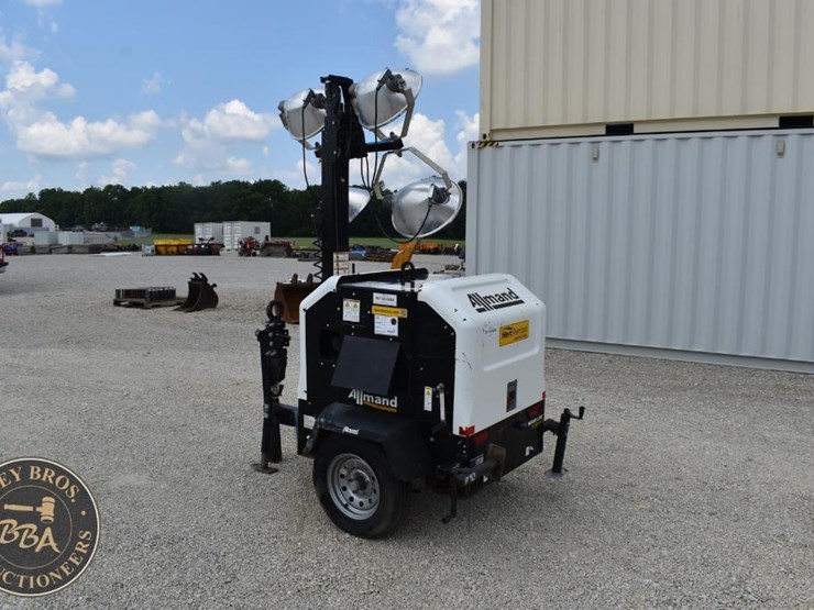 2019-allmand-bros-night-lite-v-series-image-3