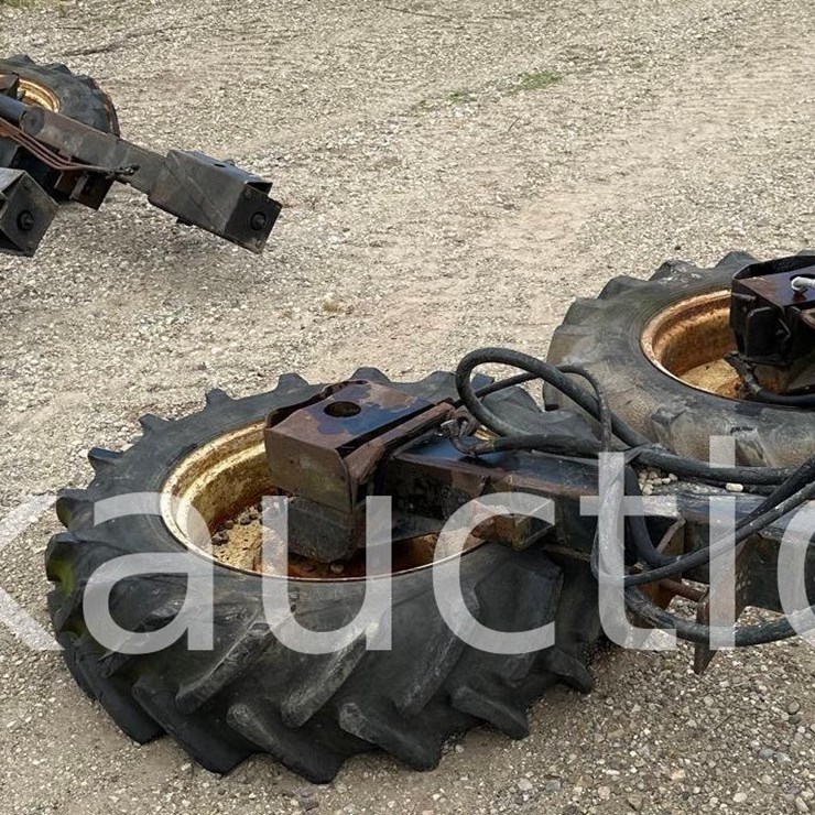 11250 - EXTRA PEDESTALS & TIRES FOR HAGIE SPRAYER