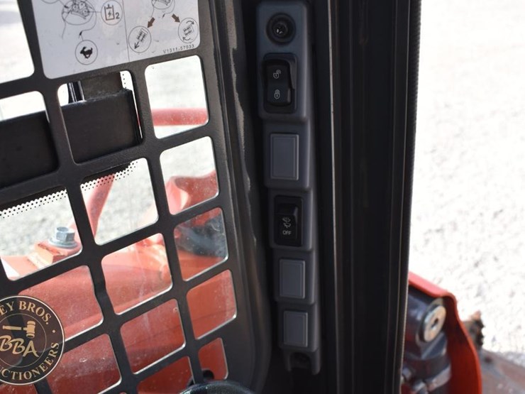 2020-kubota-ssv65-image-45