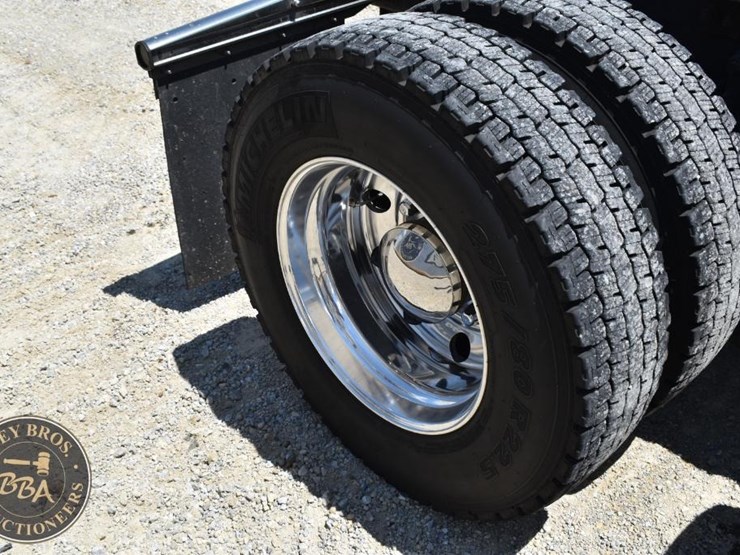 2011-kenworth-t660-image-32
