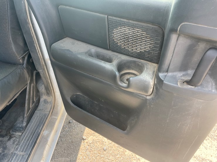 2003-chevrolet-silverado-image-23