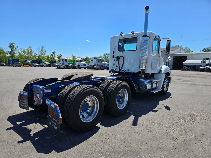 2020-freightliner-columbia-120-image-31