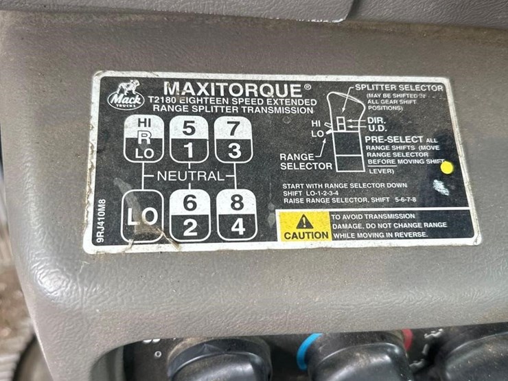 2001-mack-ch613-image-25