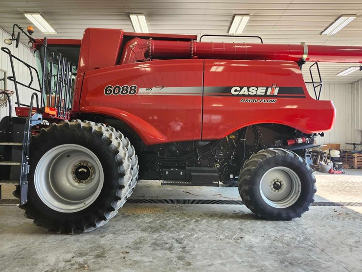 2009-case-ih-6088-image-5
