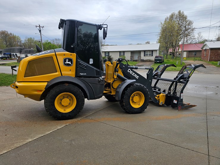 #17574-•-2024-deere-324-wheel-loader-image-11