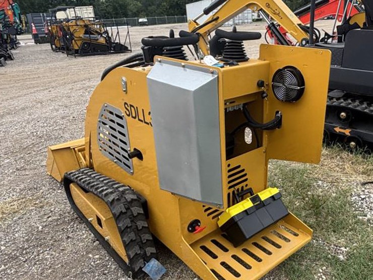 #4-•-skid-steer-loader---model-sdll30-image-4