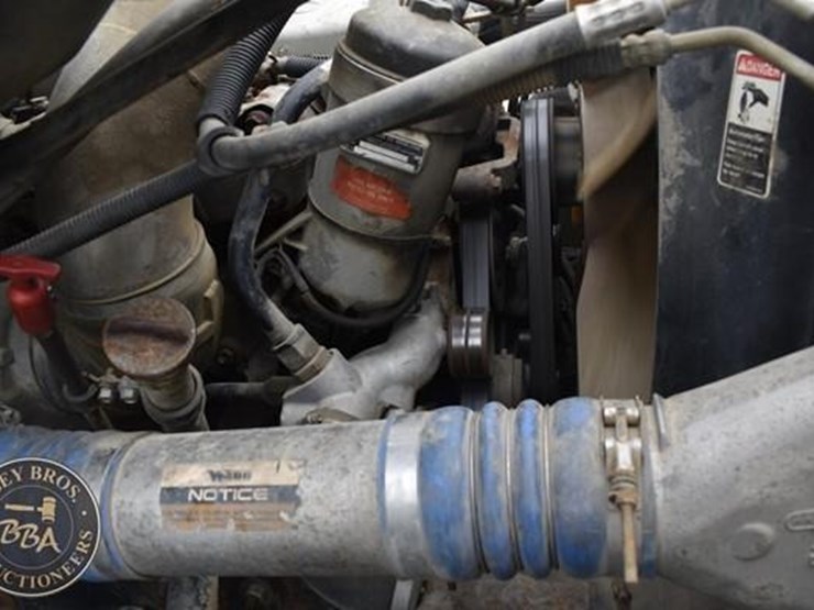 2002-freightliner-century-112-image-41