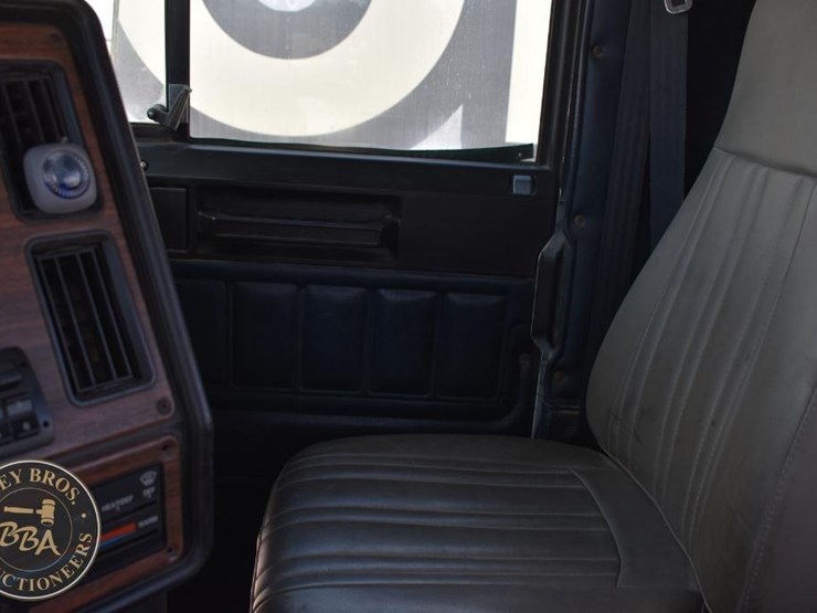 1999-freightliner-fld112-image-70