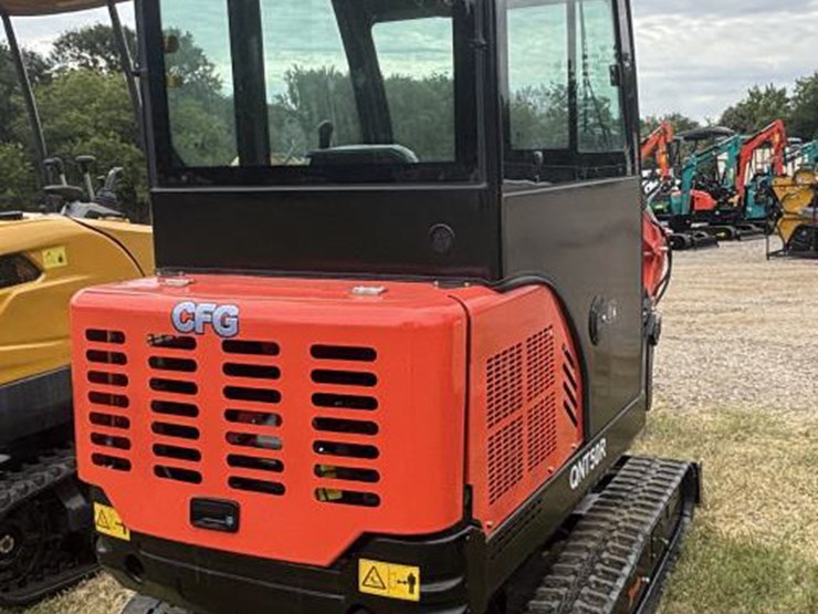 #114-•-cfg-industrial-excavator-w/-enclosed-cab-image-3