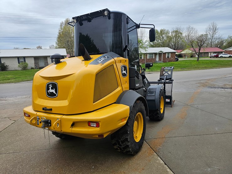 #17574-•-2024-deere-324-wheel-loader-image-8
