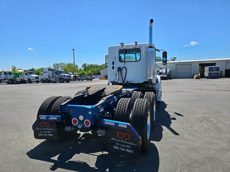 2020-freightliner-columbia-120-image-29