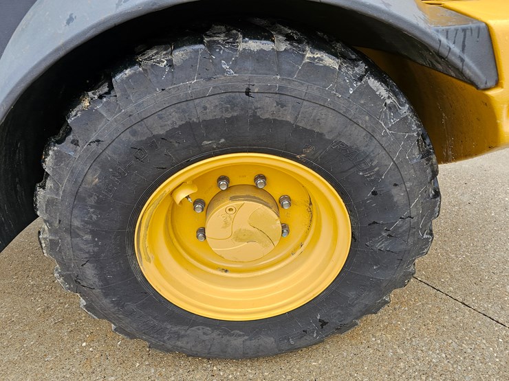 #17574-•-2024-deere-324-wheel-loader-image-40