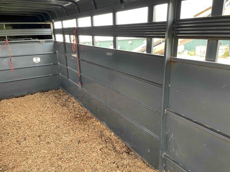 2000-24'-corn-pro-livestock-trailer-image-20
