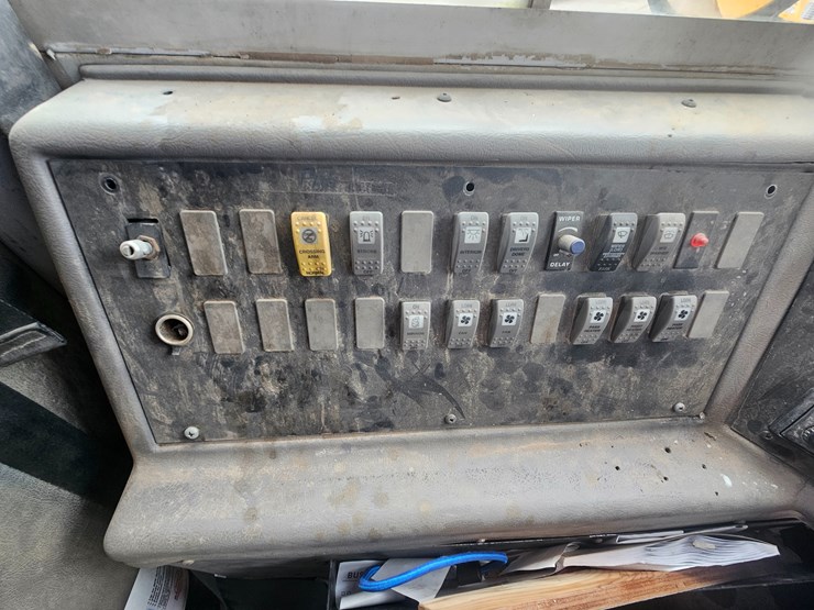 2005-freightliner-fs65-image-80