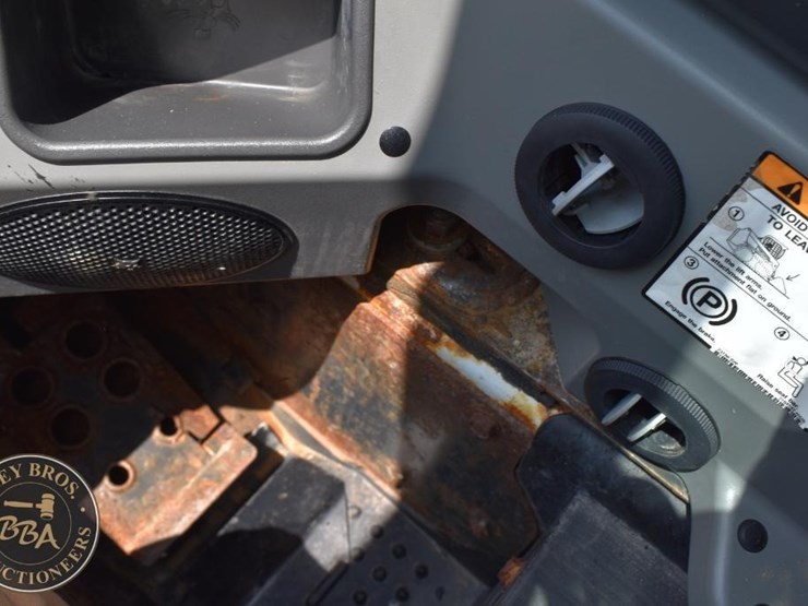 2020-bobcat-s550-image-43