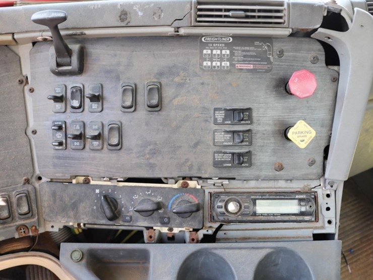 2007-freightliner-columbia-120-image-14