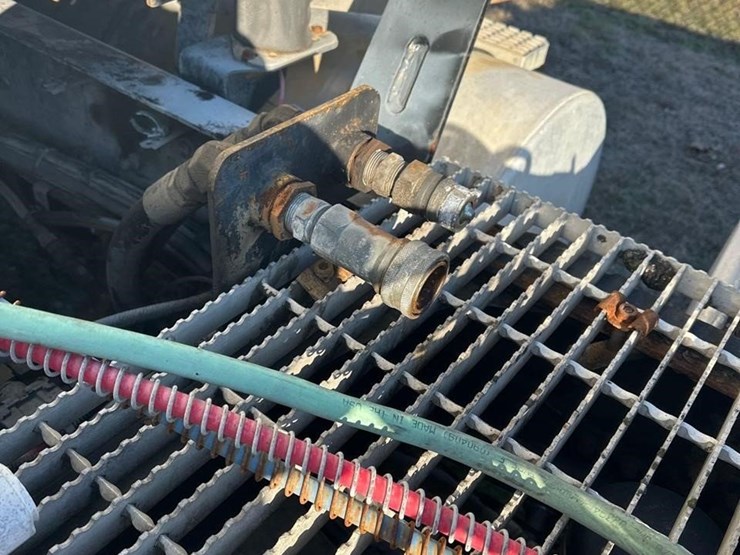2005-mack-chn613-image-11