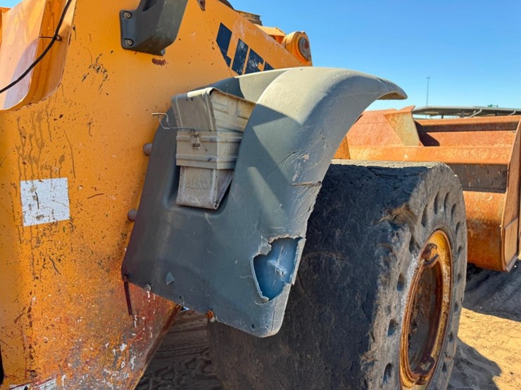 2011-liebherr-l586-image-47