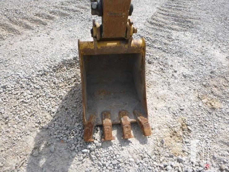 2021-deere-26g-image-14