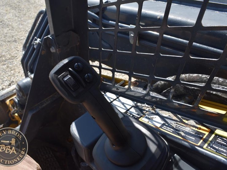 2019-deere-325g-image-55