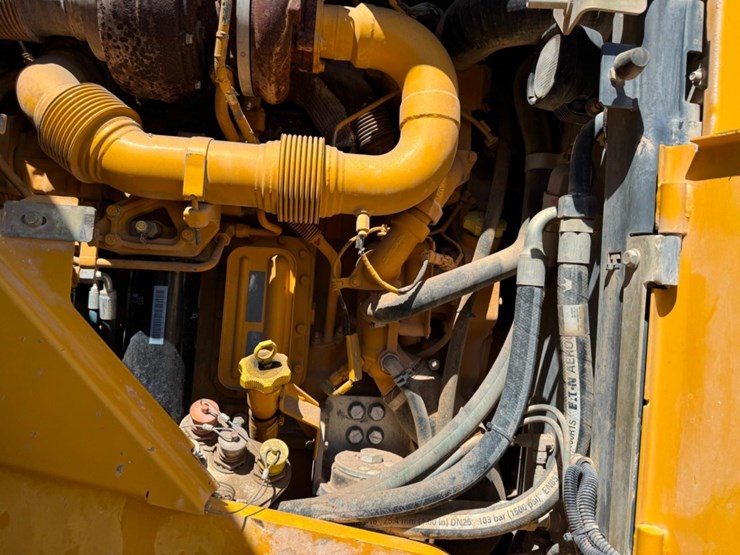 2013-deere-824k-image-25