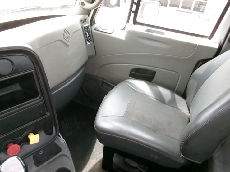 2011-international-prostar-image-13