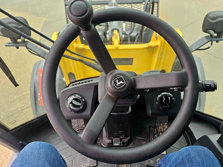 #17574-•-2024-deere-324-wheel-loader-image-57